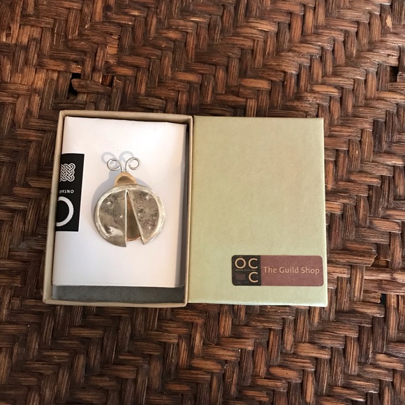 Ladybug Brooch - Picture 1 of 4